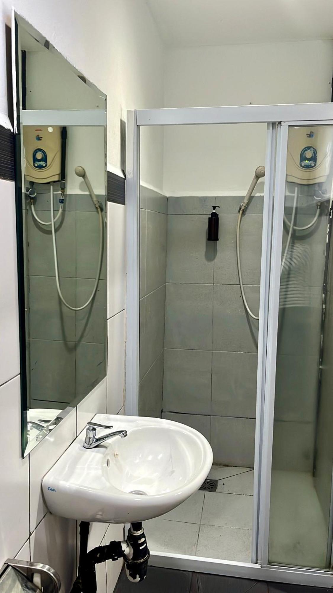 Switz Paradise Hotel - 5 Minute Walk To Centre Point And 10 Minute Walk To Waterfront- Kota Kinabalu Ngoại thất bức ảnh